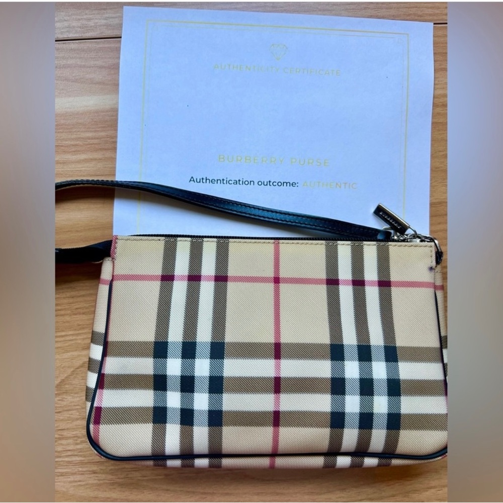 Burberry London Mini Pochette - NOVA CHECK
Vintage Shoulder Bag - Picture 16 of 16